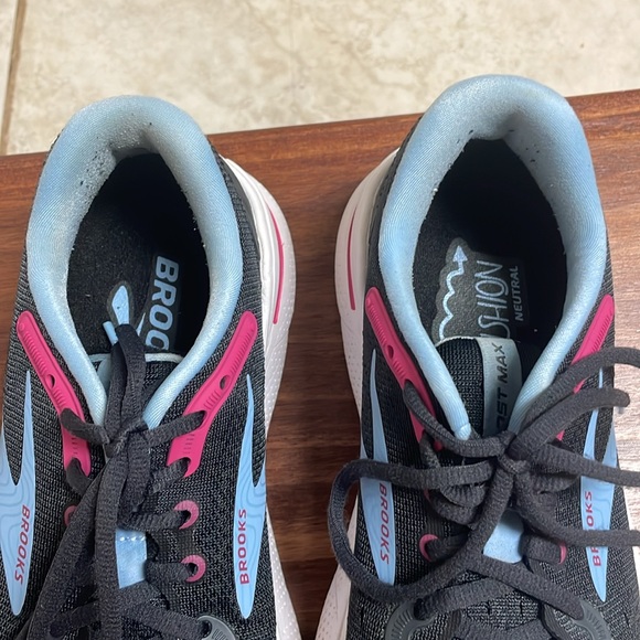 Women’s Brooks running shoes - Picture 4 of 6